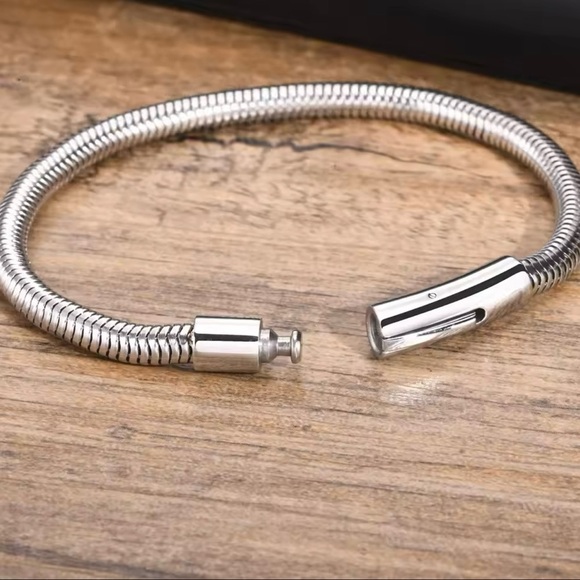 Handmade Indian Round Snake Bracelet, 4mm 5mm, Men Silver  5mm Round Snake Chain Bracelets for Men Silver and Black